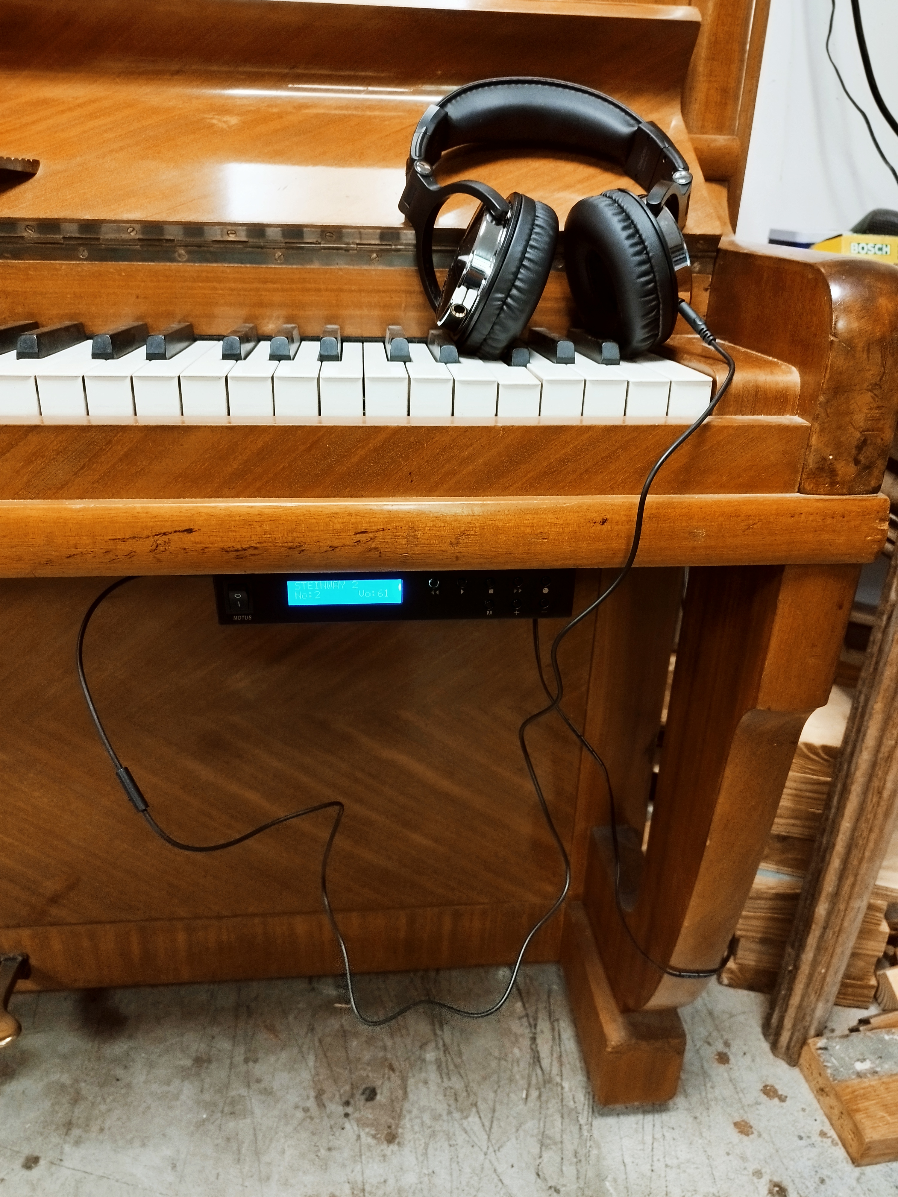 clic pour ouvrir dans un nouvel onglet piano droit Pleyel silencieux à acheter sur Montpellier